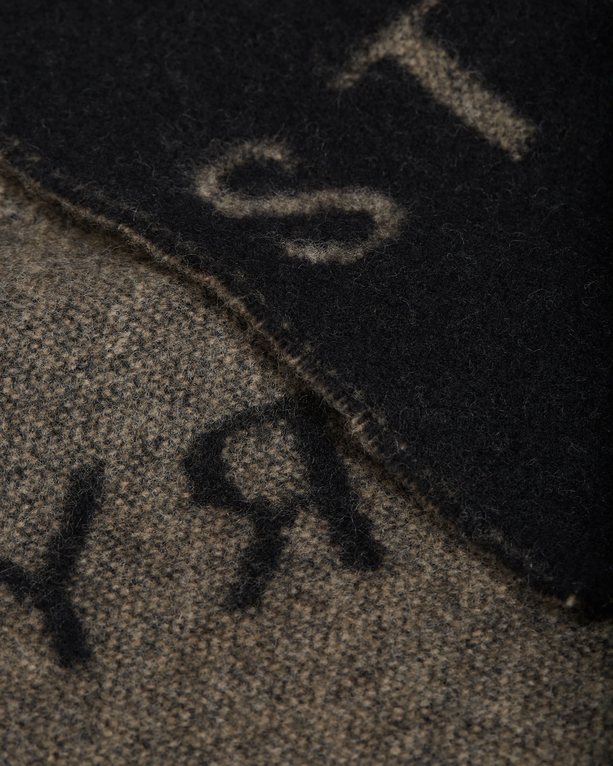 Cashmere Wool Strathberry Logo Scarf - Black/Camel